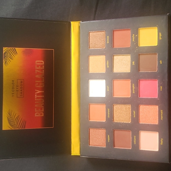 Beauty glazed eyeshadow palette - Picture 2 of 3